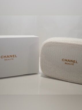 CHANEL White and Gold Cosmetic Pouch